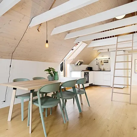 Charming Rooftop In Heart Of Apartment