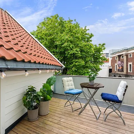Charming Rooftop In Heart Of Lägenhet *